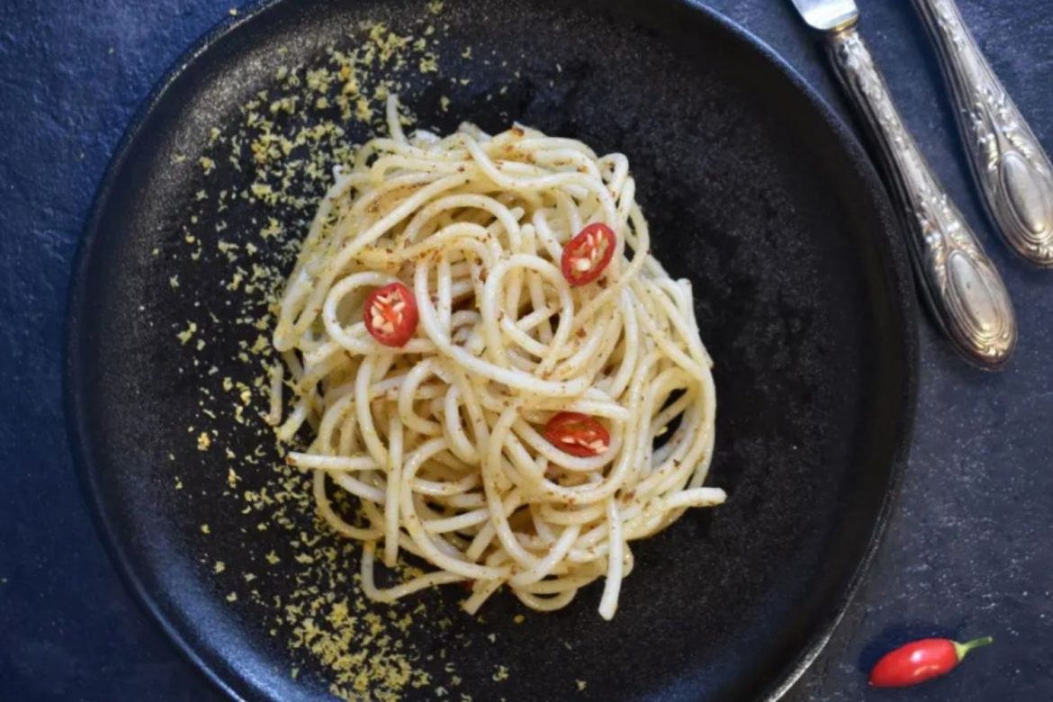 spaghetti con bottarga spaghetti con bottarga